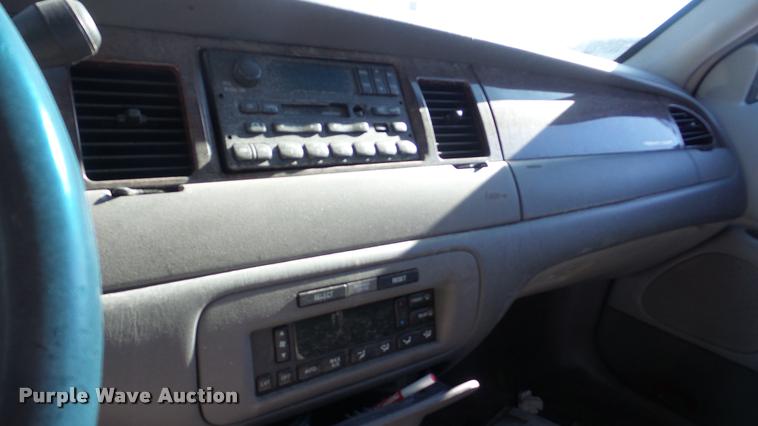 image for item DA0268 2000 Lincoln Town Car Signature
