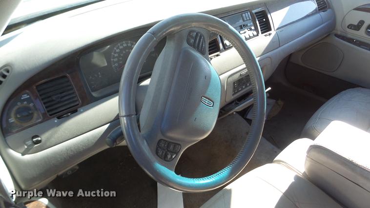 image for item DA0268 2000 Lincoln Town Car Signature