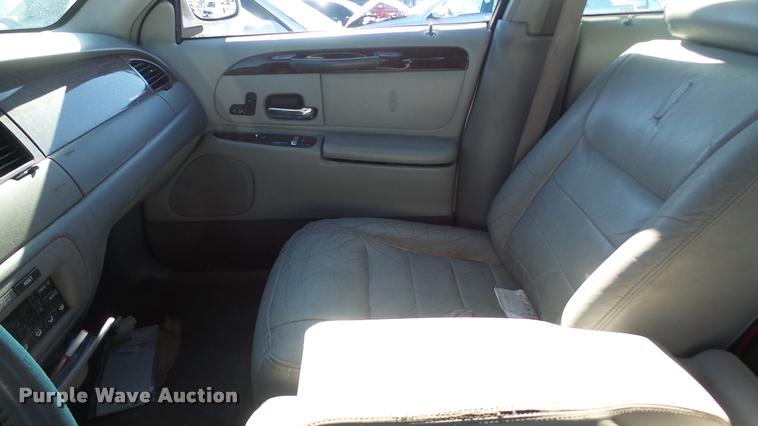 image for item DA0268 2000 Lincoln Town Car Signature