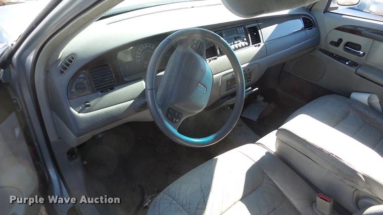 image for item DA0268 2000 Lincoln Town Car Signature