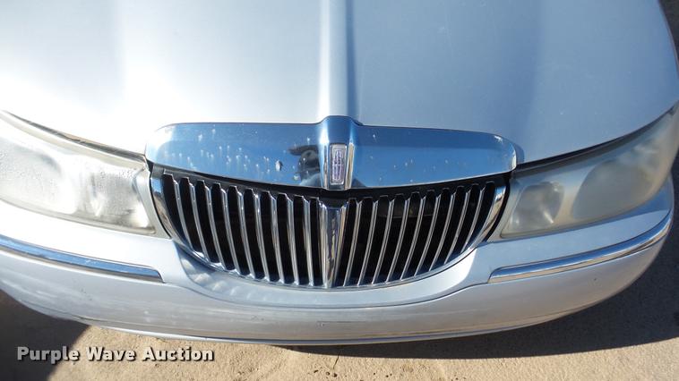 image for item DA0268 2000 Lincoln Town Car Signature
