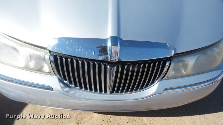 image for item DA0268 2000 Lincoln Town Car Signature