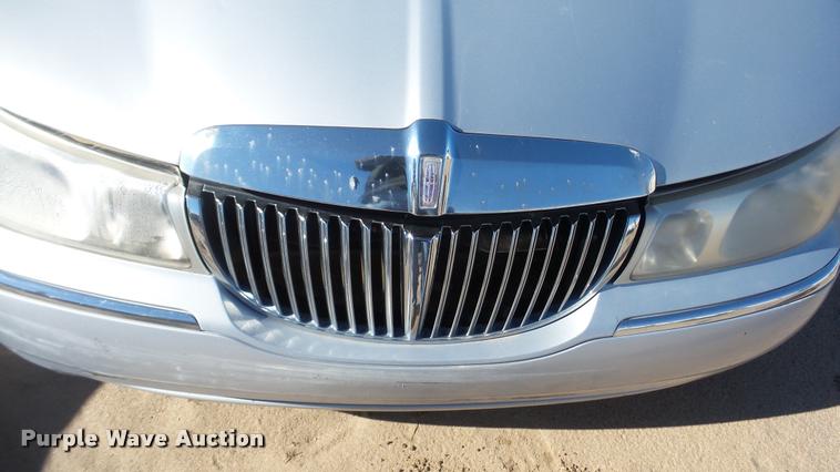 image for item DA0268 2000 Lincoln Town Car Signature