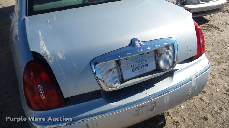 image for item DA0268 2000 Lincoln Town Car Signature