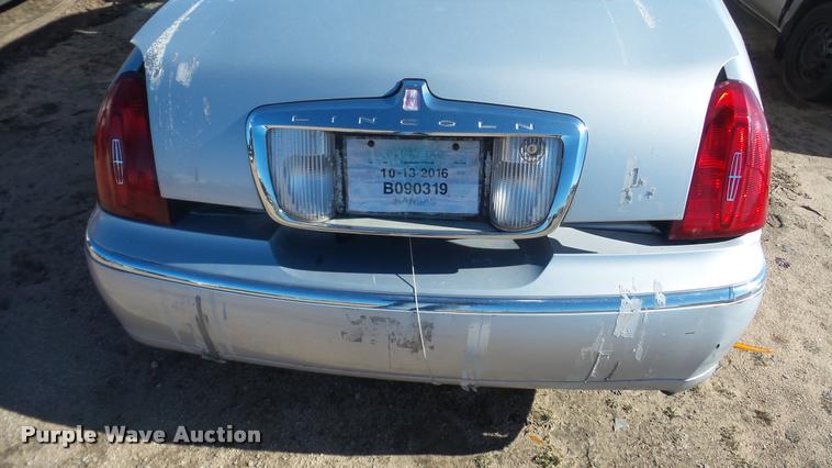image for item DA0268 2000 Lincoln Town Car Signature