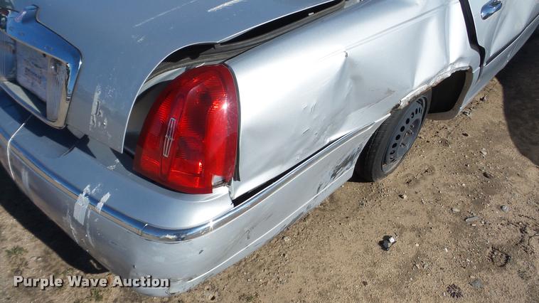 image for item DA0268 2000 Lincoln Town Car Signature