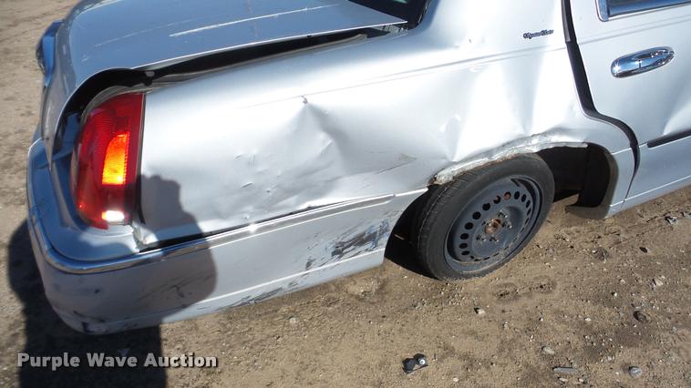 image for item DA0268 2000 Lincoln Town Car Signature