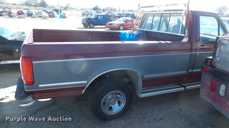 image for item DA0274 1993 Ford F150 pickup truck