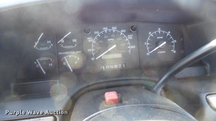 image for item DA0274 1993 Ford F150 pickup truck