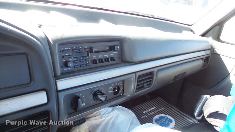 image for item DA0274 1993 Ford F150 pickup truck