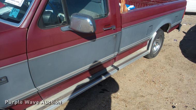 image for item DA0274 1993 Ford F150 pickup truck
