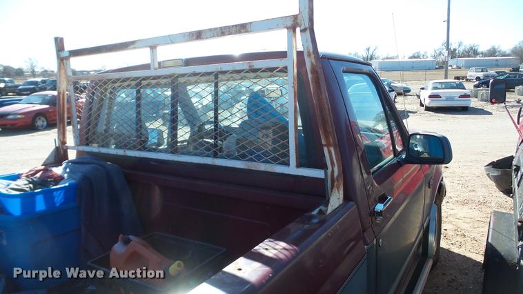 image for item DA0274 1993 Ford F150 pickup truck