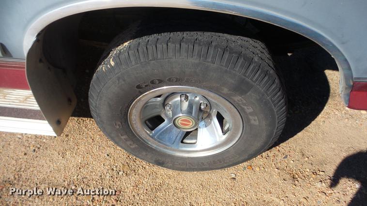 image for item DA0274 1993 Ford F150 pickup truck