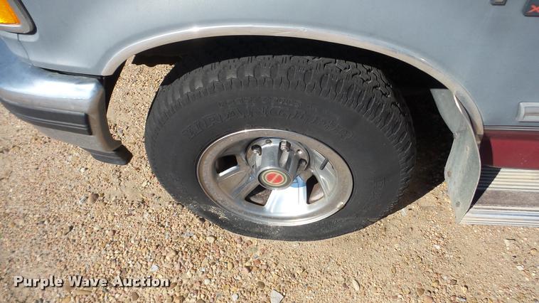 image for item DA0274 1993 Ford F150 pickup truck