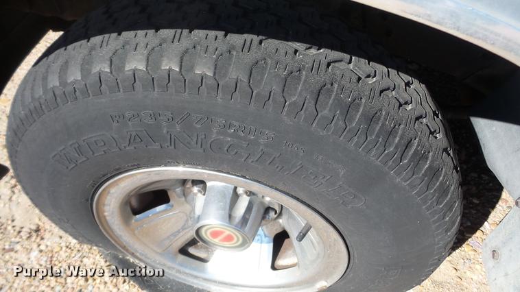 image for item DA0274 1993 Ford F150 pickup truck