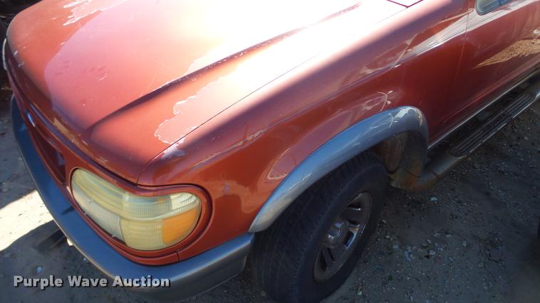 image for item DA0275 1998 Ford Explorer SUV