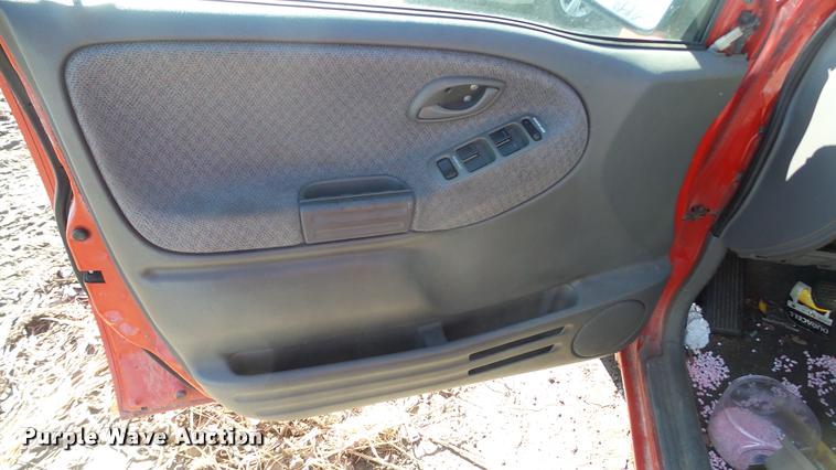 image for item DA0278 2002 Chevrolet Tracker SUV