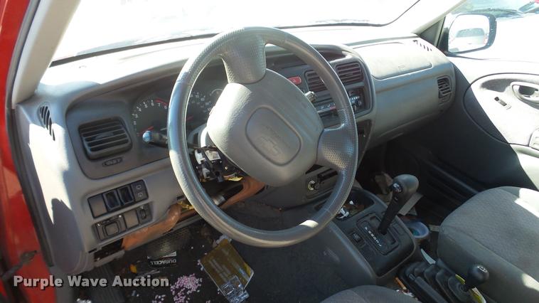 image for item DA0278 2002 Chevrolet Tracker SUV