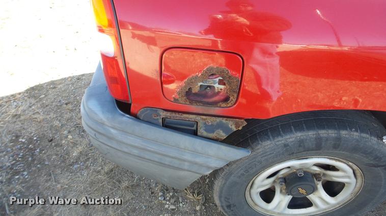 image for item DA0278 2002 Chevrolet Tracker SUV