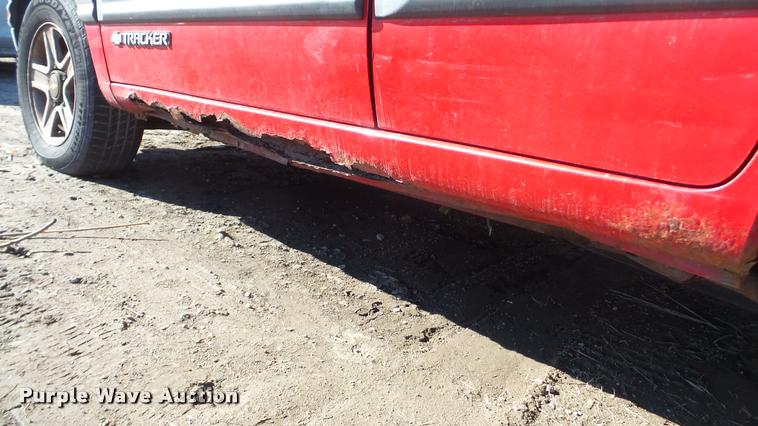 image for item DA0278 2002 Chevrolet Tracker SUV