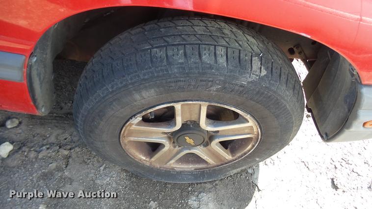 image for item DA0278 2002 Chevrolet Tracker SUV