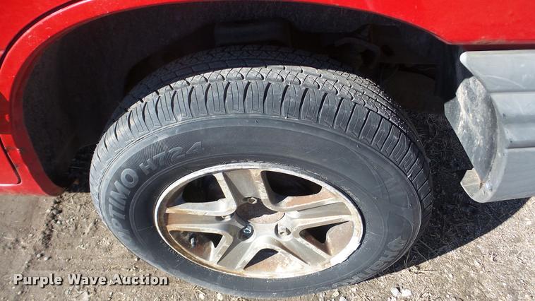 image for item DA0278 2002 Chevrolet Tracker SUV