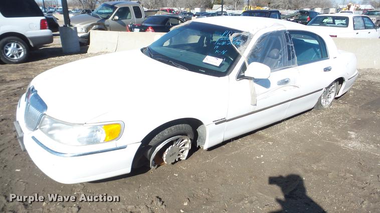 image for item DA0280 1998 Lincoln Town Car Signature