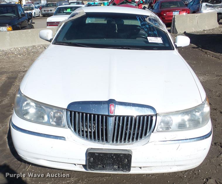image for item DA0280 1998 Lincoln Town Car Signature