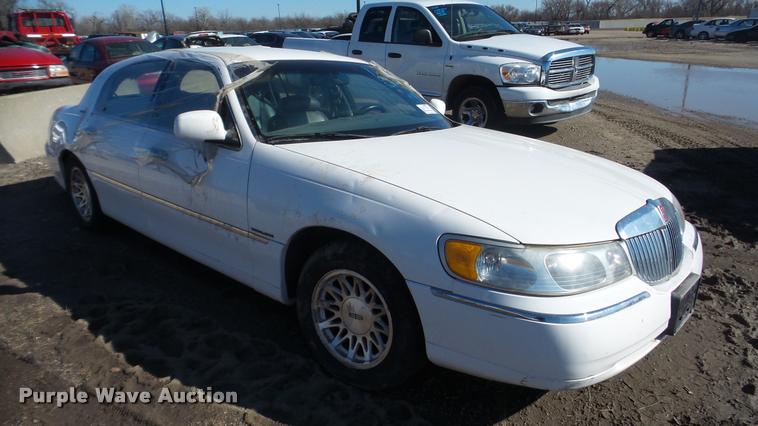 image for item DA0280 1998 Lincoln Town Car Signature