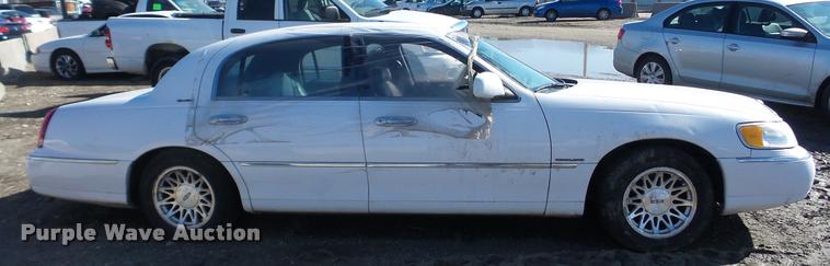 image for item DA0280 1998 Lincoln Town Car Signature