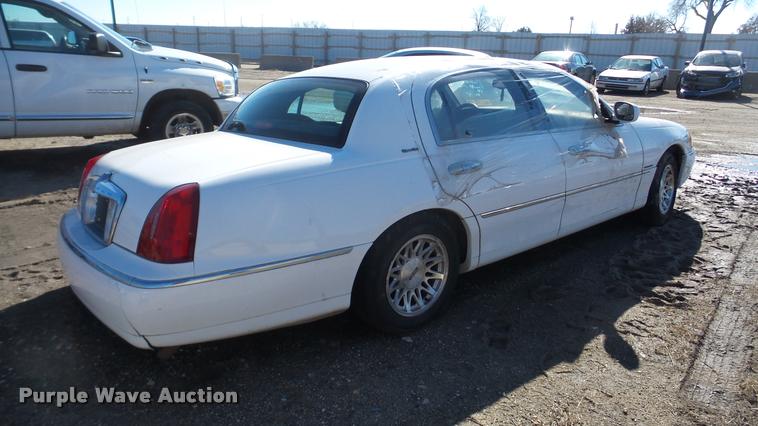 image for item DA0280 1998 Lincoln Town Car Signature