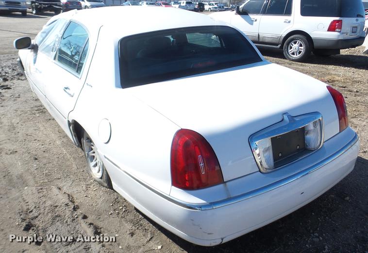 image for item DA0280 1998 Lincoln Town Car Signature