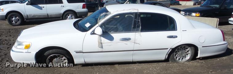 image for item DA0280 1998 Lincoln Town Car Signature