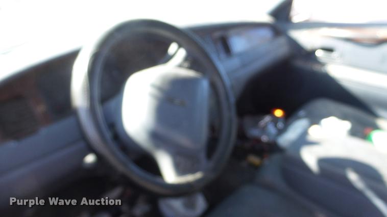 image for item DA0280 1998 Lincoln Town Car Signature