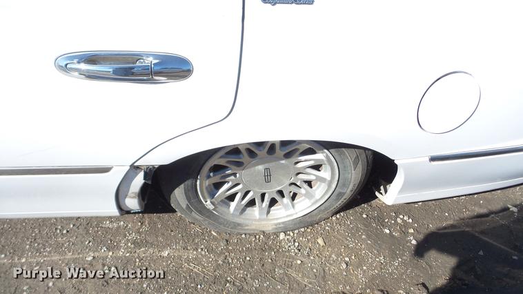 image for item DA0280 1998 Lincoln Town Car Signature