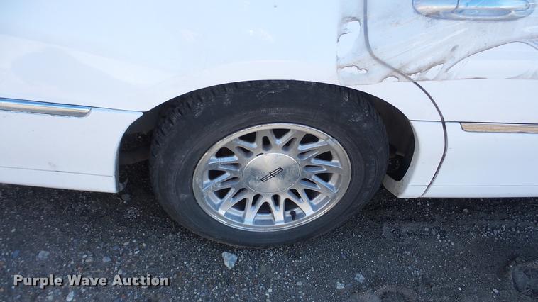 image for item DA0280 1998 Lincoln Town Car Signature