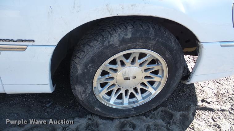 image for item DA0280 1998 Lincoln Town Car Signature