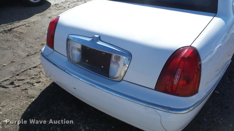 image for item DA0280 1998 Lincoln Town Car Signature