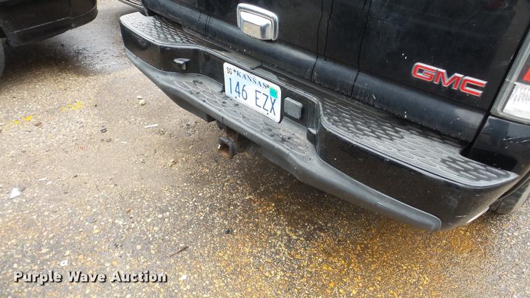 image for item DA2084 2002 GMC Yukon SUV