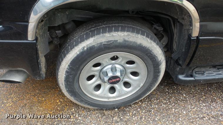 image for item DA2084 2002 GMC Yukon SUV