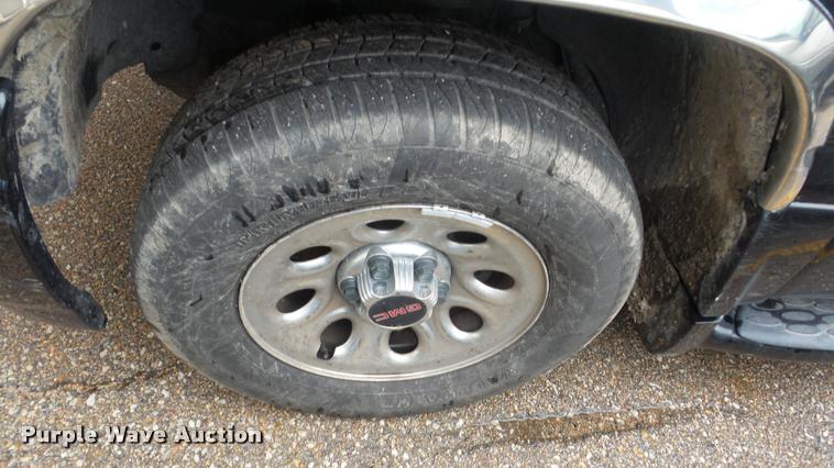 image for item DA2084 2002 GMC Yukon SUV