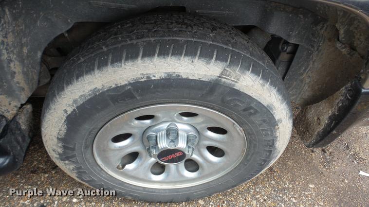 image for item DA2084 2002 GMC Yukon SUV