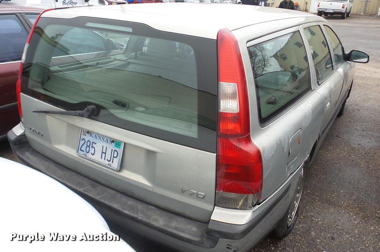 image for item DA2090 2001 Volvo V70