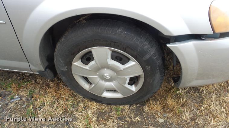 image for item DA2092 2004 Dodge Stratus