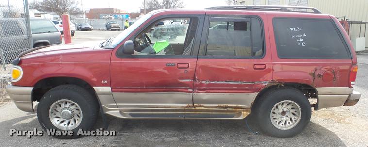 image for item DF9225 2000 Mercury Mountaineer SUV