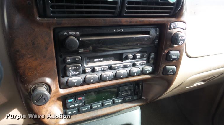 image for item DF9225 2000 Mercury Mountaineer SUV