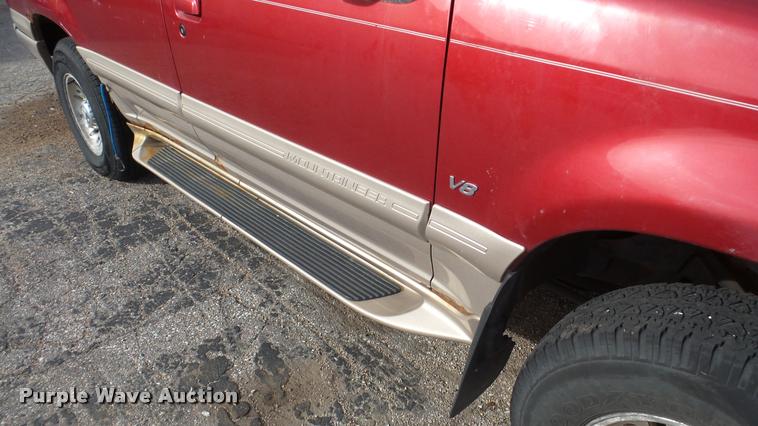 image for item DF9225 2000 Mercury Mountaineer SUV