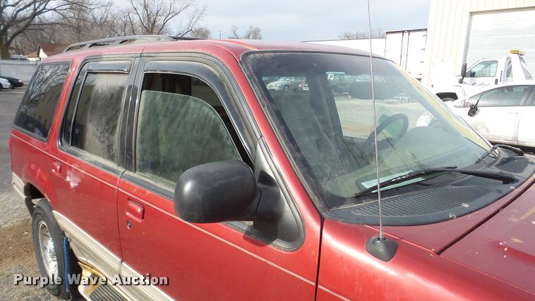 image for item DF9225 2000 Mercury Mountaineer SUV