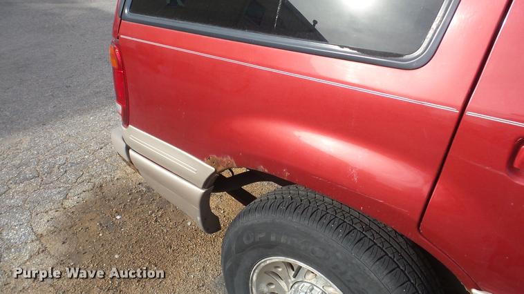 image for item DF9225 2000 Mercury Mountaineer SUV