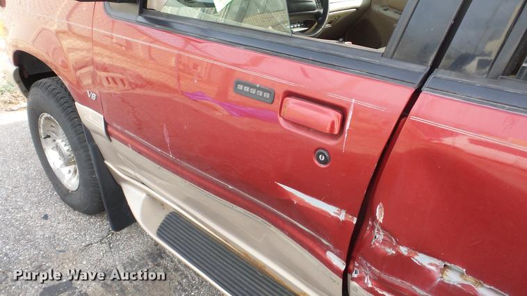 image for item DF9225 2000 Mercury Mountaineer SUV